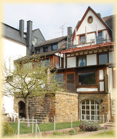 Das Ferienhaus im Frhjahr 2012 mit neuem Balkon